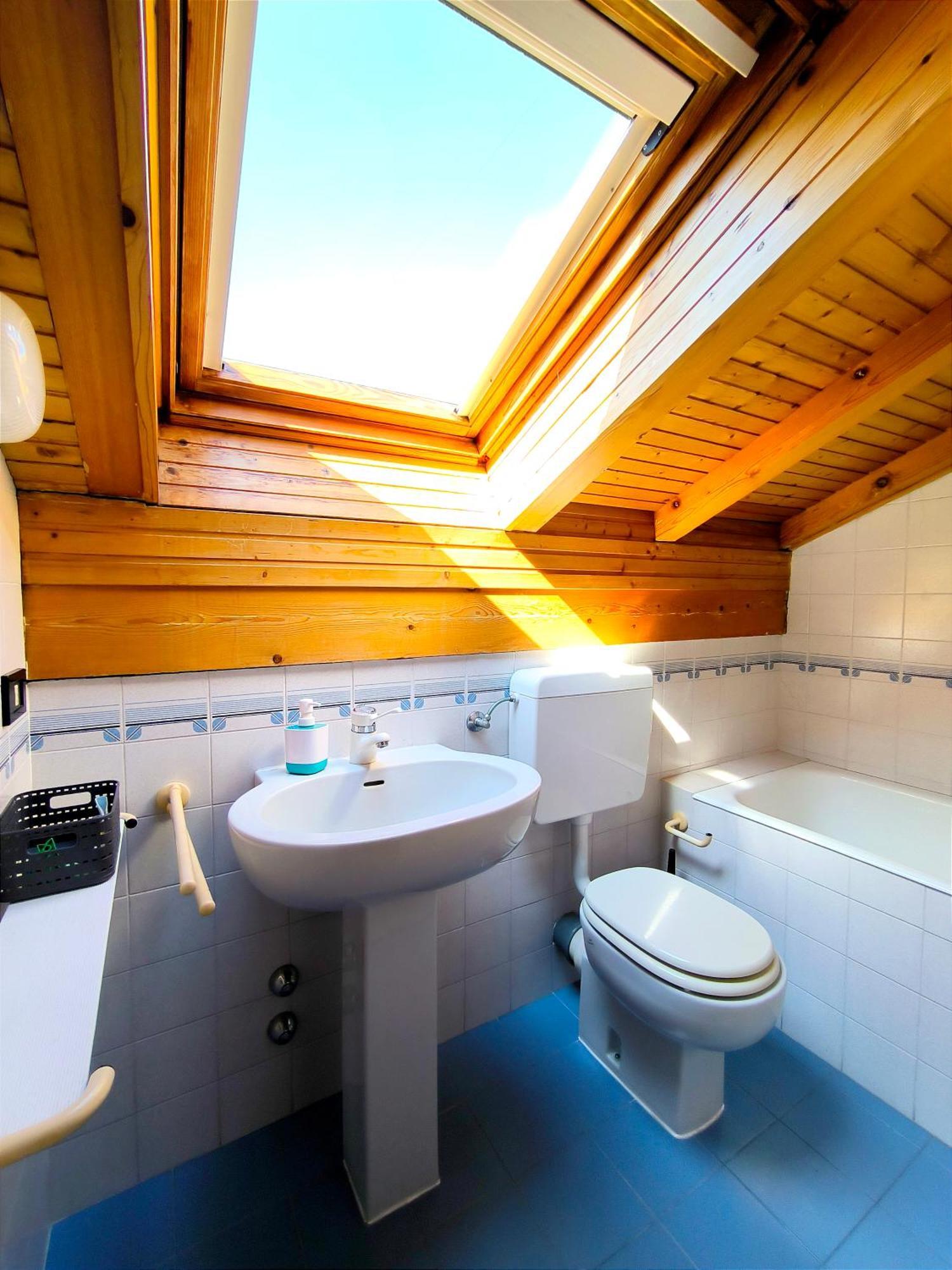 La Meridiana Sul Lago Abbadia Lariana Room photo